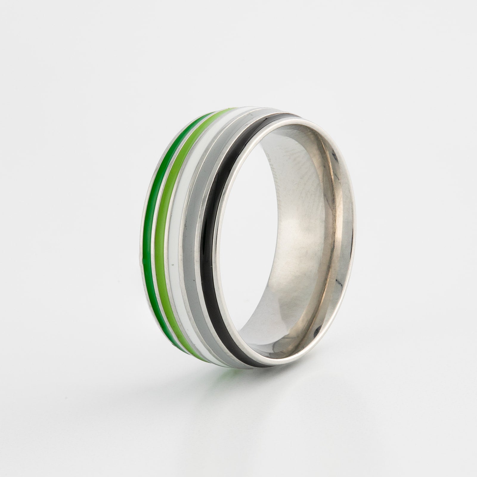 Silver ring with aromantic pride flag colored stripes on a white background