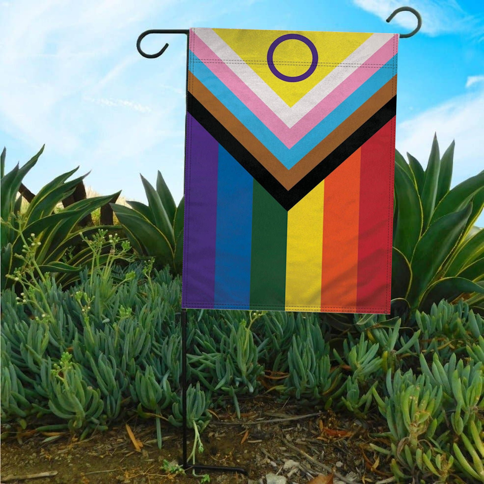 Garden Flag Pole garden-flag-pole-3-piece-lifestyle